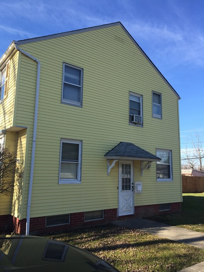Building Photo - 9331 Plymouth Ave