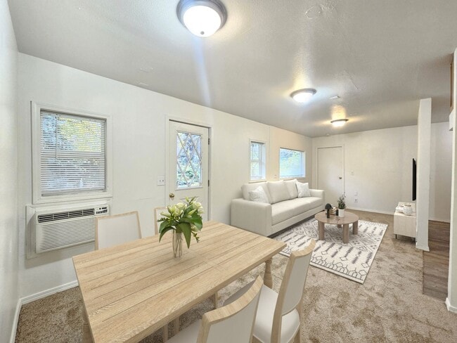 Building Photo - 828 E 11th Ave