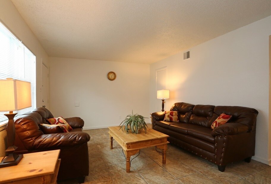 Foto principal - 2105 E 4th St