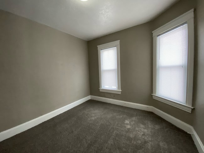 Building Photo - 510 W 7th St