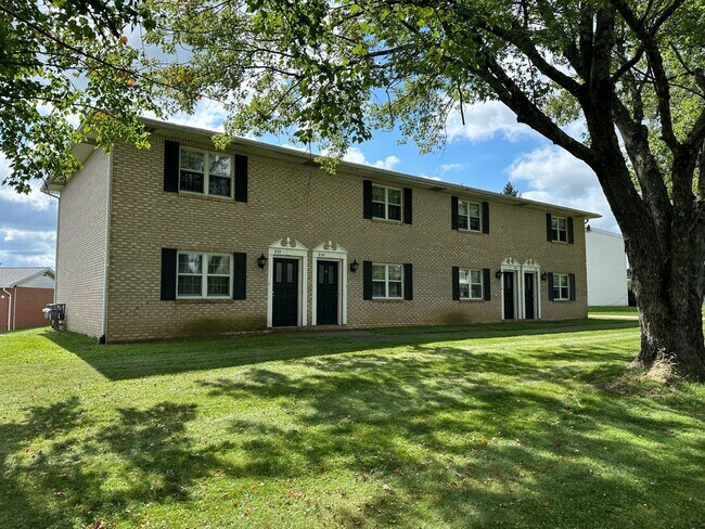 Building Photo - 833 Red Oak Trl