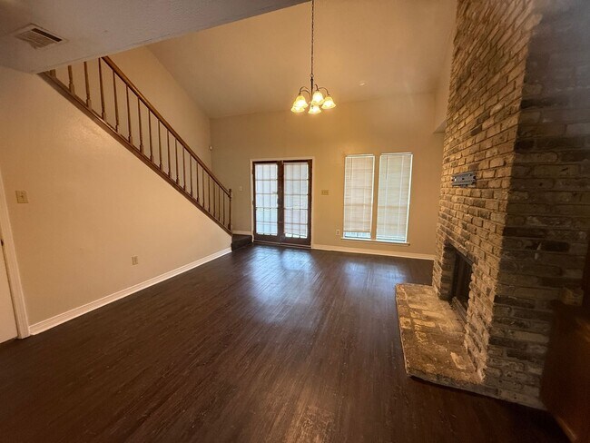 Foto del edificio - 3027 O'Neal Ln