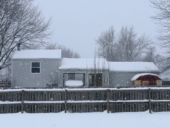 Photo - Move- In Ready 3-Bedroom Home in a Desirable Residential Area