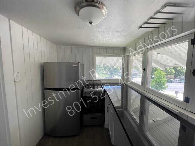 Building Photo - 627 E 100 S