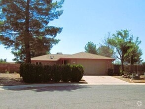 Building Photo - 1425 Plaza Seca