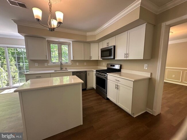 Building Photo - 1150 Bridle Path Dr