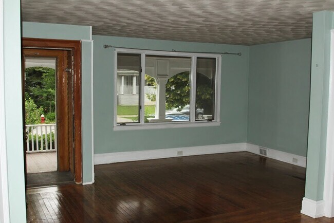 Building Photo - 554 Potomac Ave