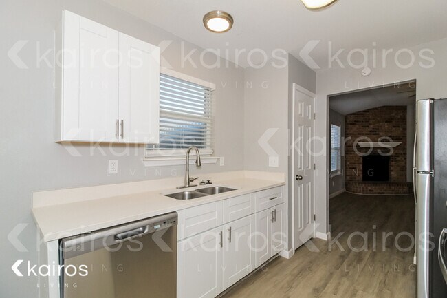 Building Photo - 5005 Capulin Ln.