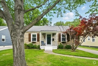 Building Photo - 421 Marquette Dr