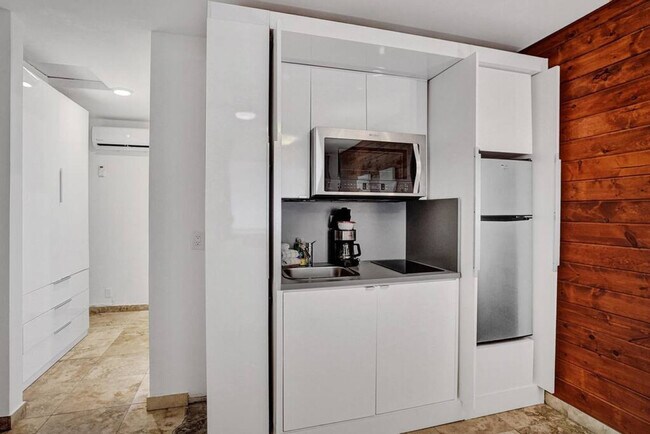 Foto del edificio - 3215 NE 7th St