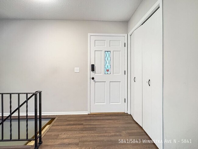 Foto del edificio - 5841/5843 Winnetka Ave N-5841