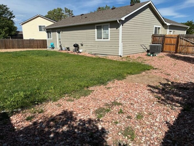 Building Photo - Charming 3 Bed, 2 Bath, Ranch Style Home i...