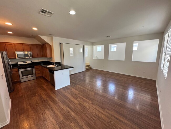 Foto del edificio - Riverpark Townhome