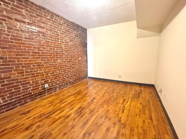Foto del edificio - 9/1/26 Charming, renovated 3BR near Brigham Circle, Longwood, Northeastern!
