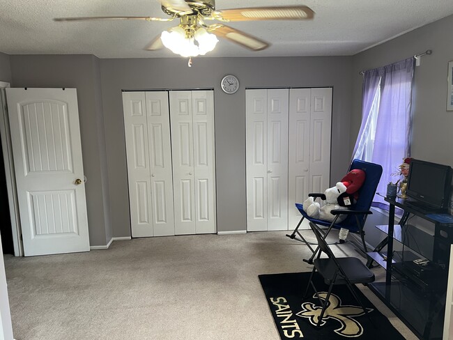 Building Photo - 391 Danbury Ln