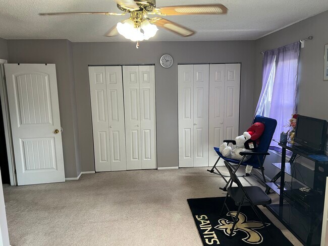 Foto del edificio - 391 Danbury Ln