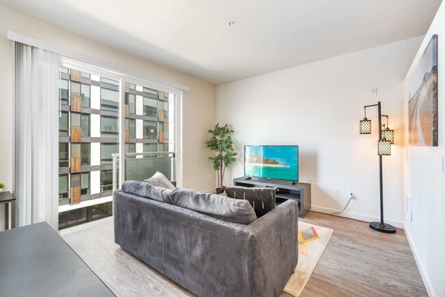 Building Photo - 16450 Redmond Wy