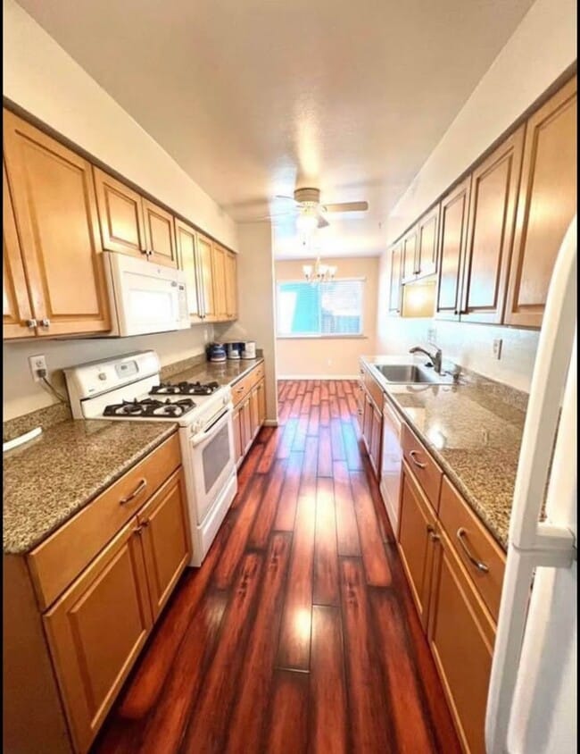 Foto del edificio - 511 W 5th St