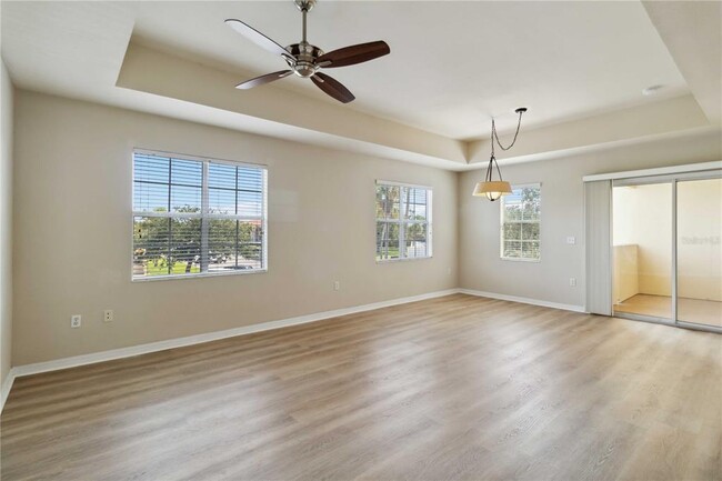 Building Photo - 1010 Villagio Cir