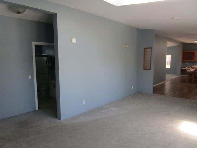 Building Photo - 15142 Loafer Ave