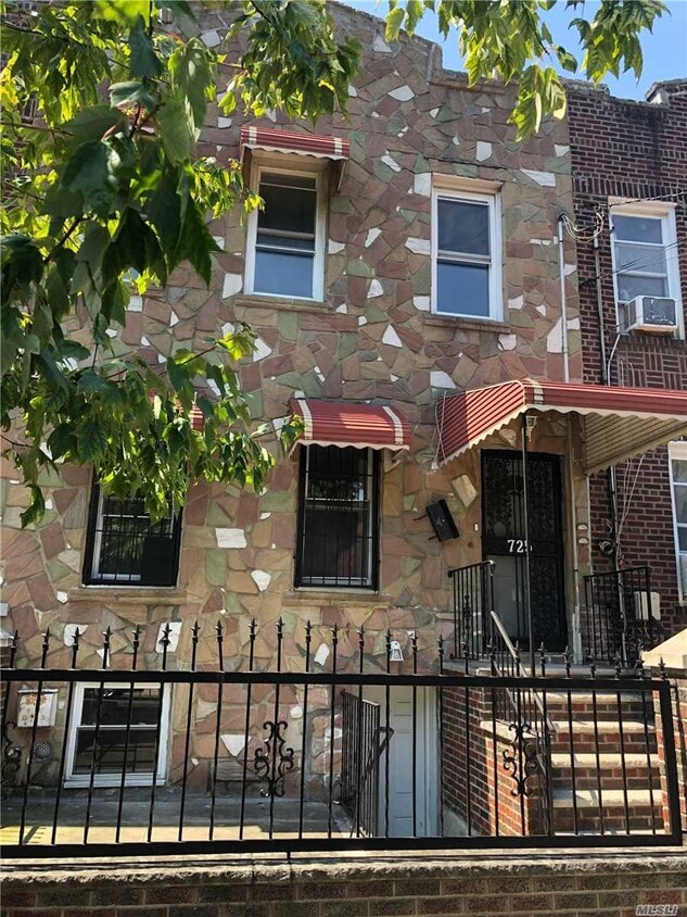 Primary Photo - 725 Taylor Ave