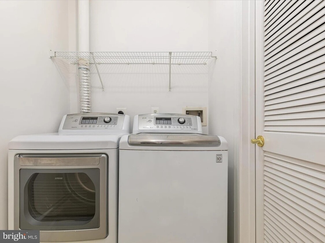 Foto principal - 8105 Rainwater Cir