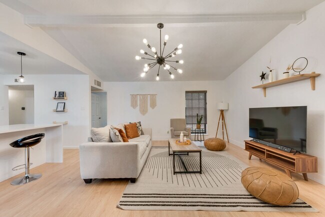 Foto del edificio - 9230 Millwood Dr