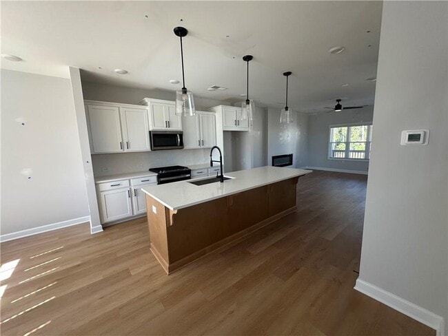 Building Photo - 1925 Audra Aly