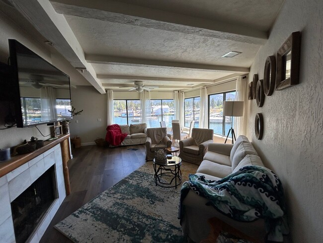 Building Photo - Tahoe Keys Townhome with Beautiful Views f...