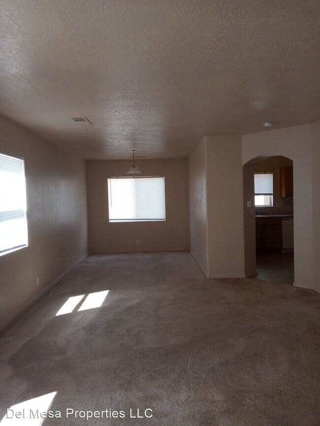 Foto del edificio - 4 br, 2.5 bath House - 7038 Labrador Dr. NE