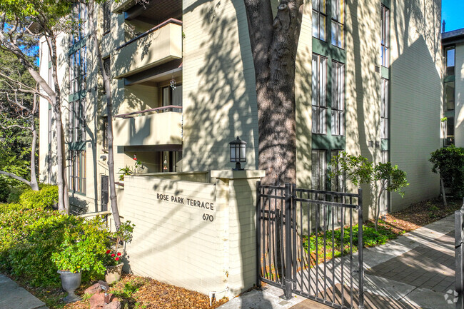 Entrada del edificio - Rose Park Terrace Condominium