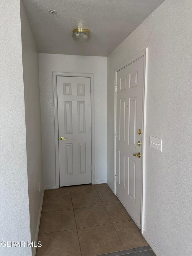 Building Photo - 6027 Brook Hollow Dr