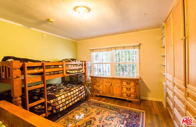 Foto del edificio - 10773 Massachusetts Ave