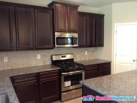 Building Photo - 285 Somerset Dr