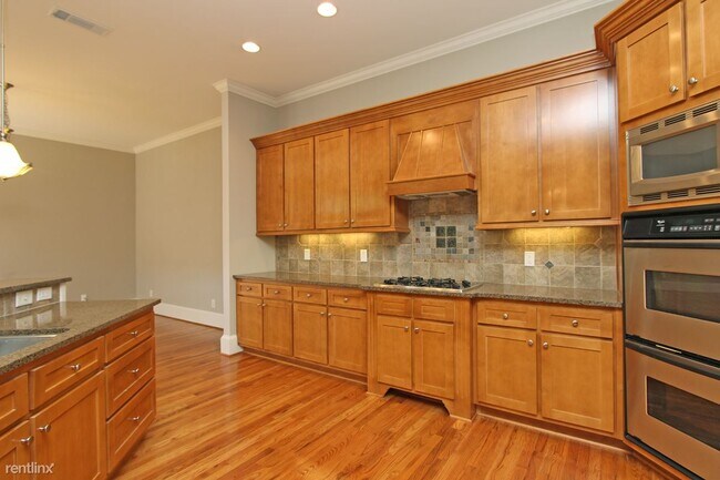 Building Photo - 3 br, 3.5 bath House - 916 Manor Parc Drive