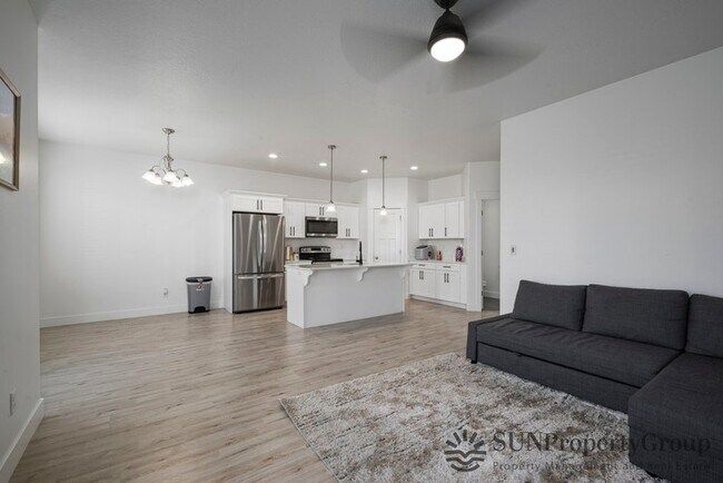 Building Photo - 288 W 730 N