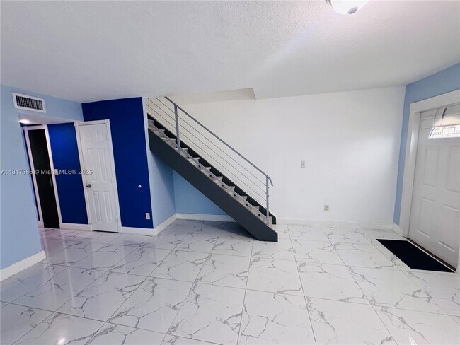 Foto del edificio - 3977 W 9th Ln
