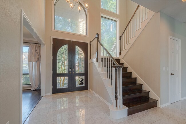 Foto del edificio - 15714 Sylvan Lake Dr