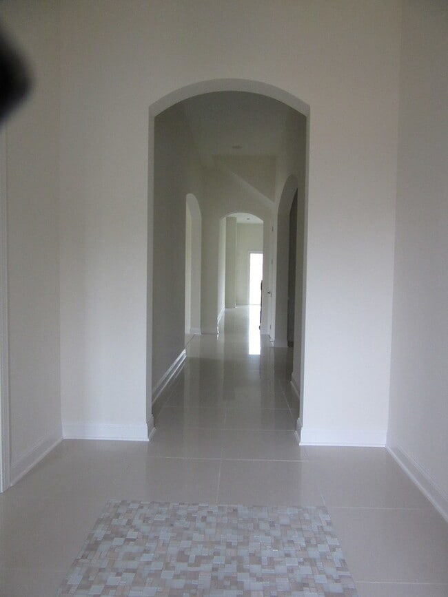 Building Photo - Beautiful 4B/3B plus office single family ...
