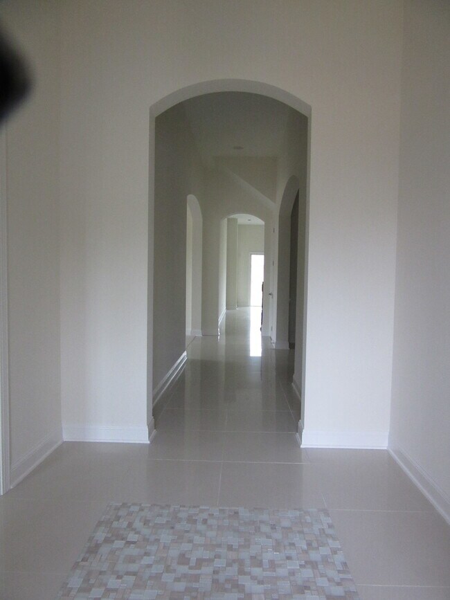 Foto del edificio - Beautiful 4B/3B plus office single family ...