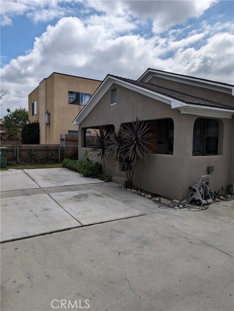 Building Photo - 4942 Navarro St