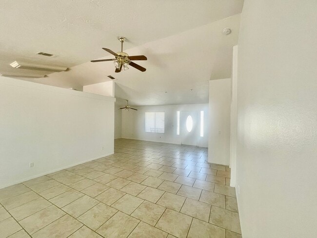 Building Photo - 4 bedroom and ll appliances included!