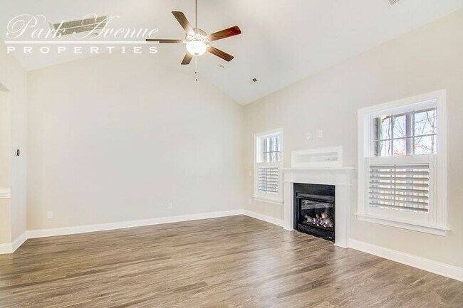 Foto del edificio - 136 Bowhill Dr