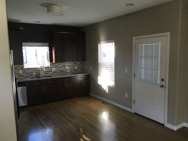 Building Photo - Modern 3 bedroom home in Denver