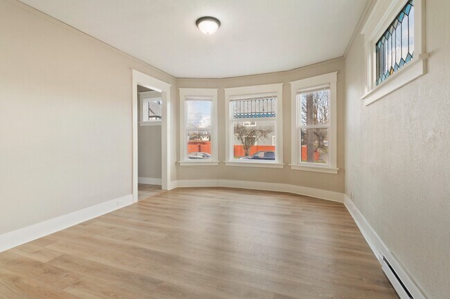 Foto del edificio - Charming 2BR Home in Prime Tacoma Location...