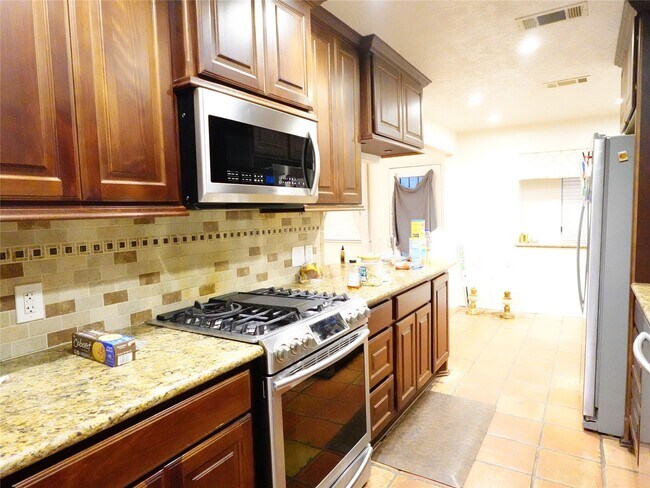 Foto del edificio - 6215 Pinole Forest Dr