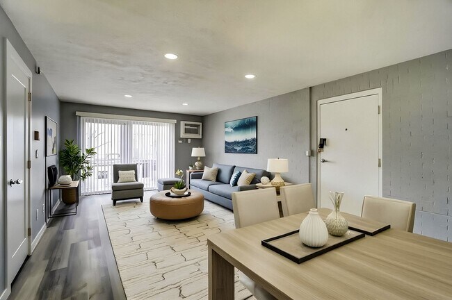 Interior Photo - Cascade Ridge