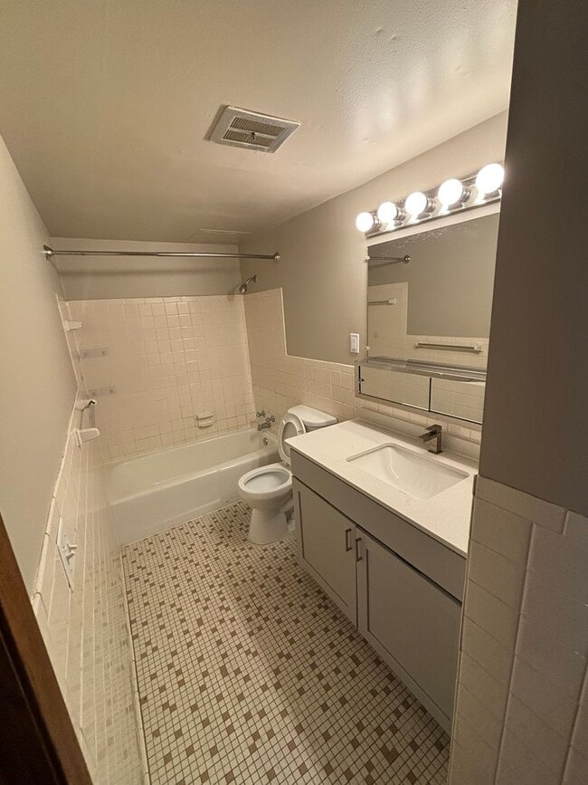 Interior Photo - Oaks of West Saint Paul