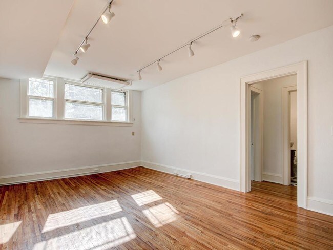 Foto del edificio - 3438 Girard Ave S