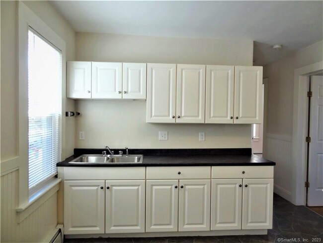 Building Photo - 53 Jetland St